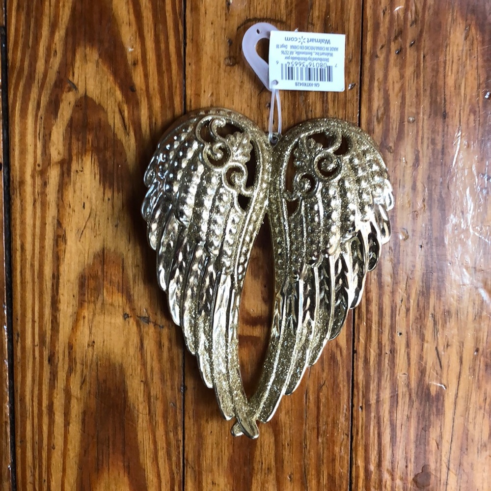 🎄 Gold Wing Ornament 🎄